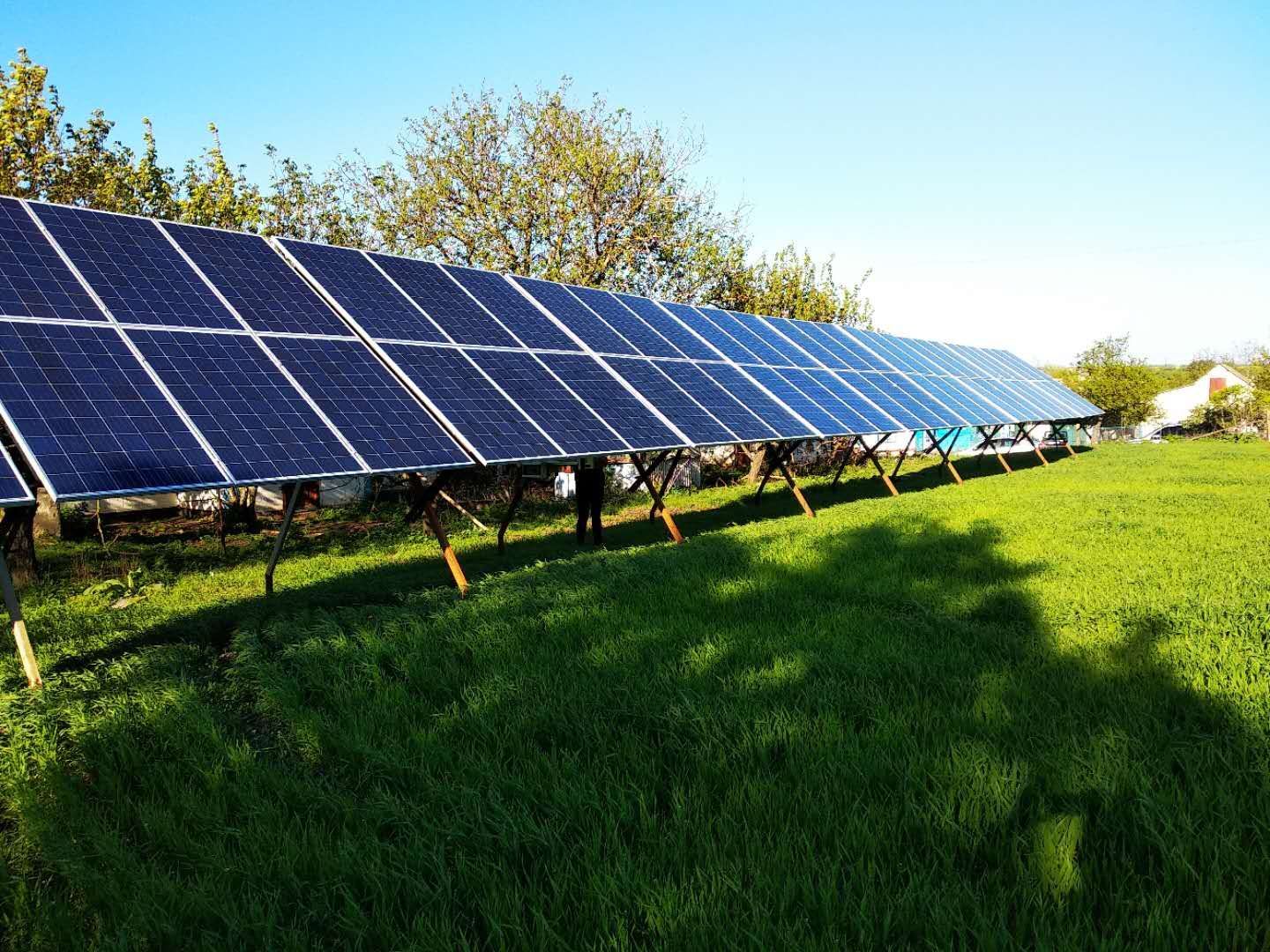 Пример солнечной подстанции на 35кВ, которая может подойти для использования пограничной заставой на прилегающей к ней территории. Стоимость оценивается приблизительно в 10 тысяч евро © Bahna